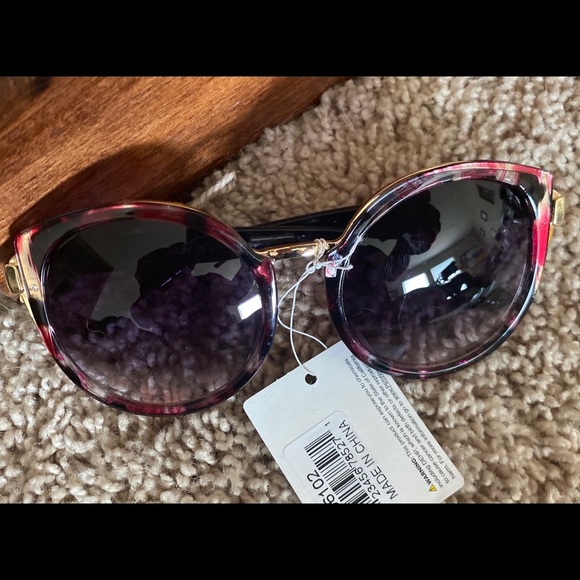Large Cat Eye Sunglasses - Picture 3 of 3